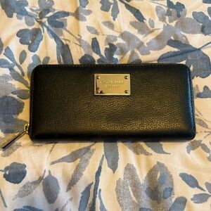Michael Kors Hunter Green Zip-Around Wallet
